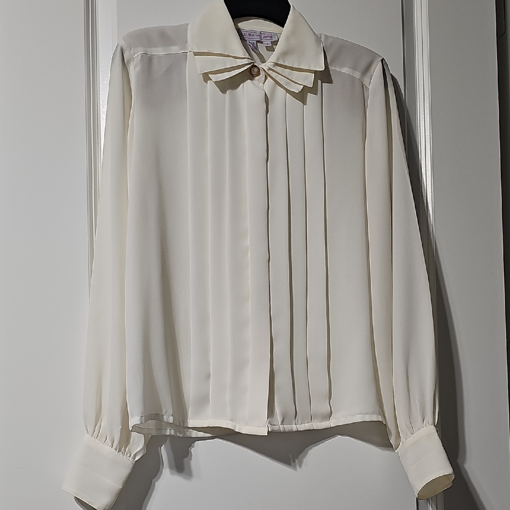 Elegant Cream Vintage Blouse